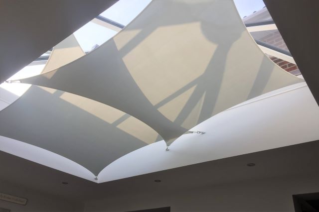 Lantern roof sail blinds
